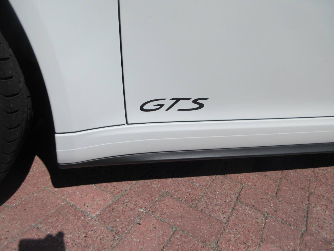 Used 2018 Porsche 911 Carrera GTS Cabriolet image 2