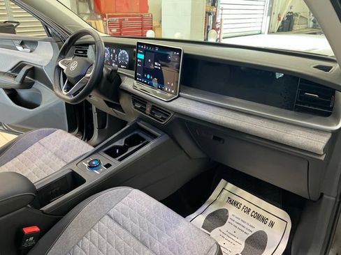 Used 2025 Volkswagen Tiguan S w/ 18" Wheel Package AWD/4WD image 24