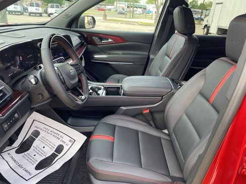 New 2026 Chevrolet Traverse RS w/ LPO, Floor Liner Package AWD/4WD image 13