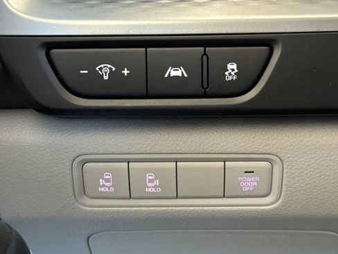Used 2024 Kia Carnival LX FWD image 32