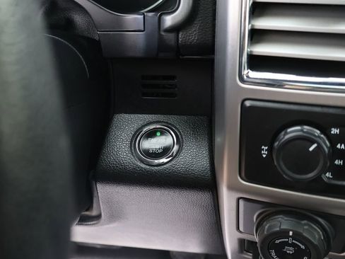 Used 2016 Ford F150 Platinum w/ Equipment Group 701A Luxury AWD/4WD image 41