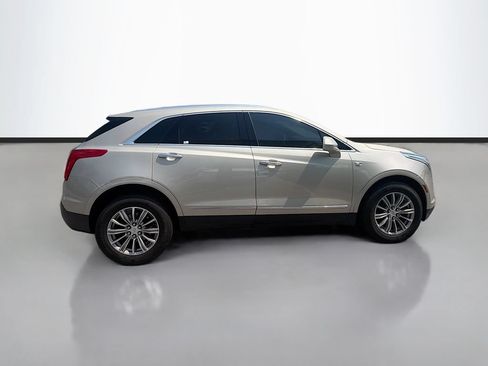 Used 2017 Cadillac XT5 Luxury w/ Driver Awareness Package FWD image 4