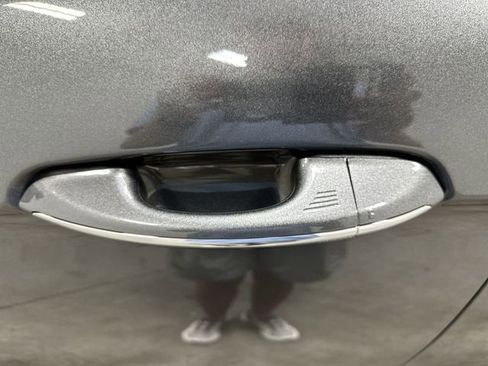 Used 2019 Ford Edge Titanium w/ Equipment Group 301A AWD/4WD image 13