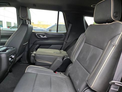 Used 2024 GMC Yukon SLT w/ SLT Luxury Package AWD/4WD image 13
