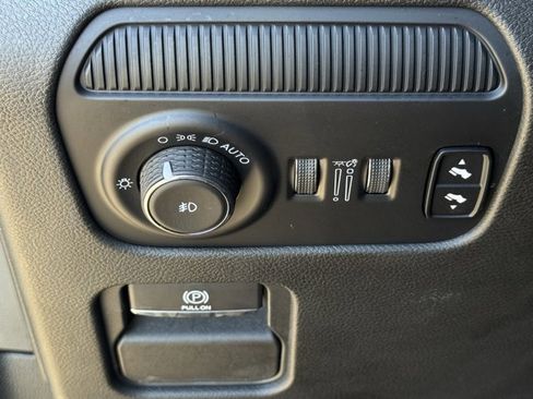 Used 2023 Jeep Wagoneer Series III w/ Convenience Group I image 24