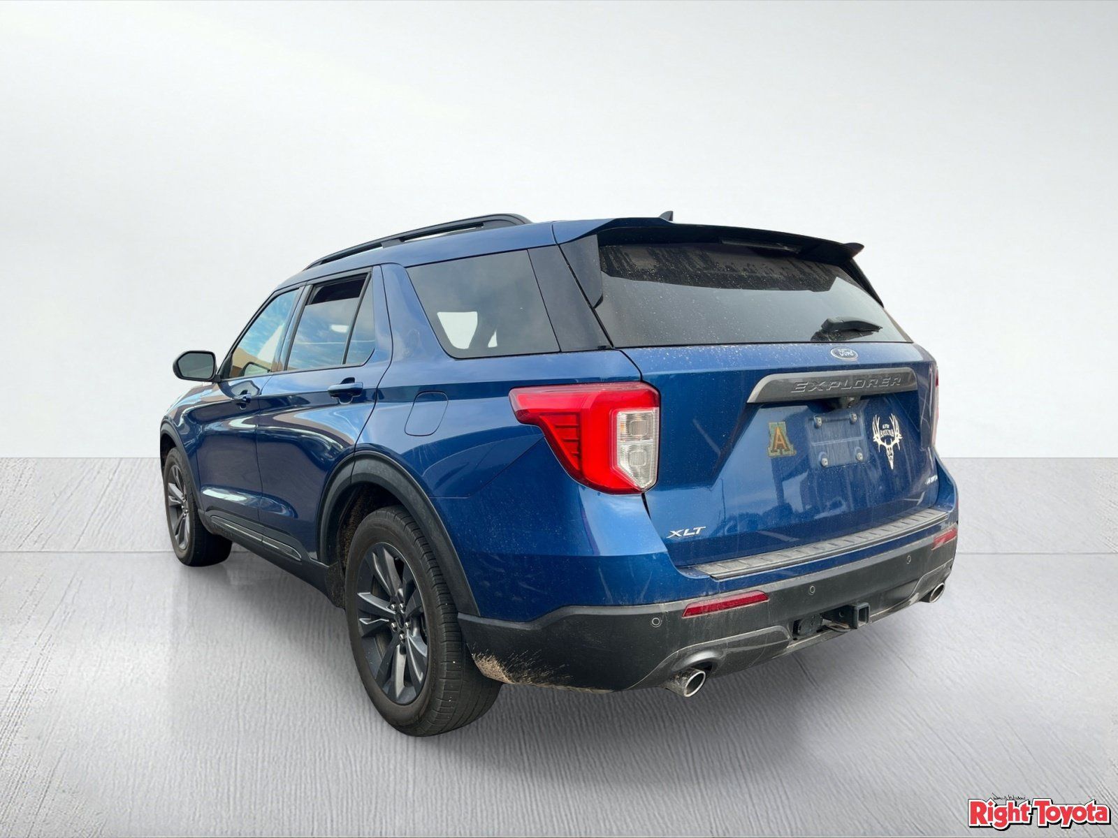 Used 2021 Ford Explorer XLT w/ Equipment Group 202A AWD/4WD image 3