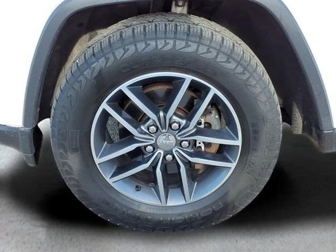Used 2018 Jeep Grand Cherokee Limited AWD/4WD image 10