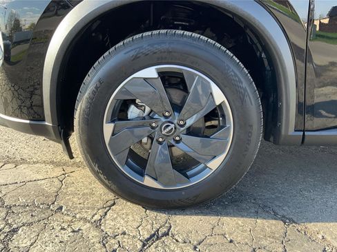 Used 2025 Nissan Rogue SV image 29