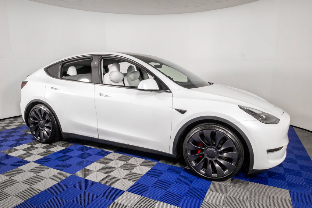 Used 2025 Tesla Model Y Performance AWD/4WD image 4