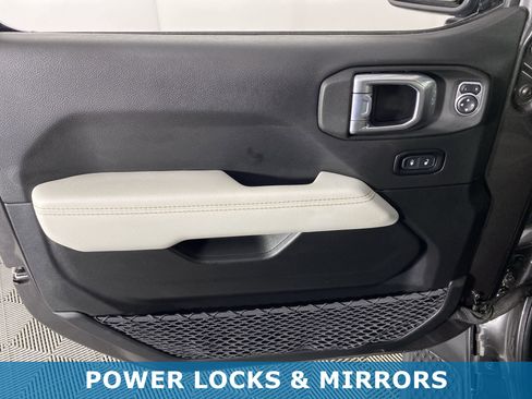 Used 2021 Jeep Gladiator Overland image 14