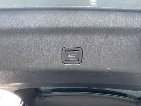 Used 2023 Chevrolet Suburban Premier image 20