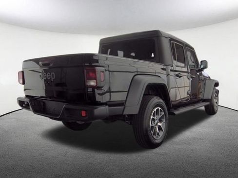 Used 2025 Jeep Gladiator Sport AWD/4WD image 2