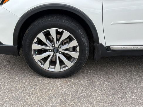 Used 2017 Subaru Outback 2.5i Touring image 12