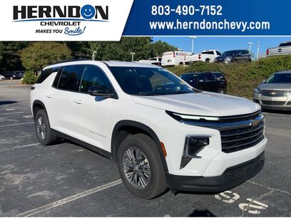Used 2025 Chevrolet Traverse LT