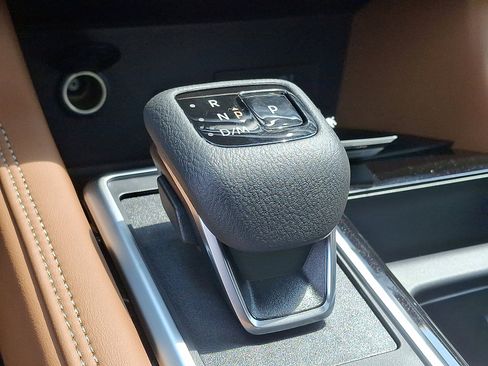 New 2025 Nissan Pathfinder Platinum image 8