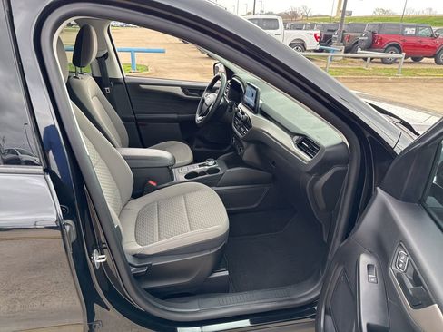 Used 2022 Ford Escape SE w/ SE Sport Appearance Package image 14