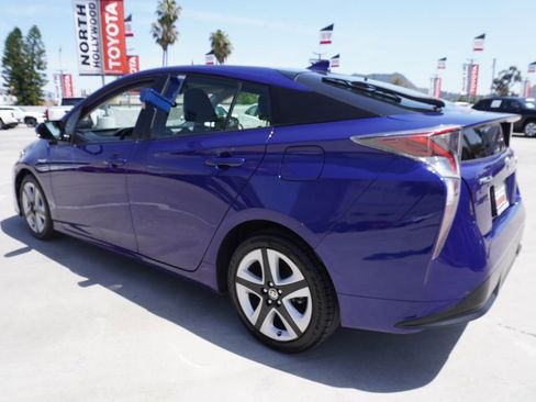 Used 2017 Toyota Prius Three Touring w/ Carpet Mat Package image 5