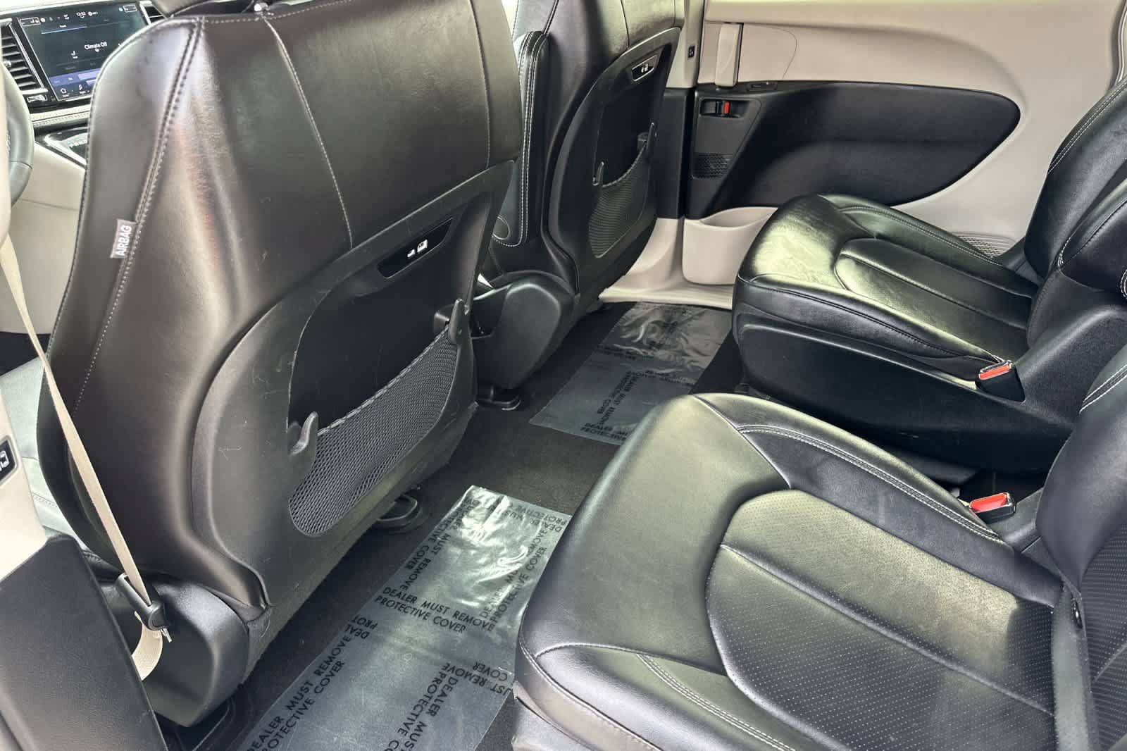 Used 2024 Chrysler Pacifica Limited FWD image 4
