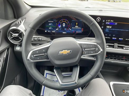 Used 2025 Chevrolet Equinox LT w/ Convenience Package II AWD/4WD image 18