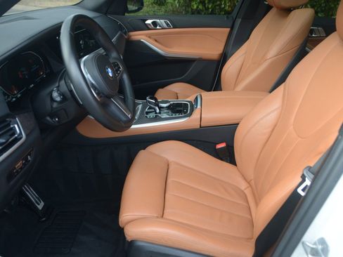 Used 2022 BMW X5 sDrive40i w/ M Sport Package image 11