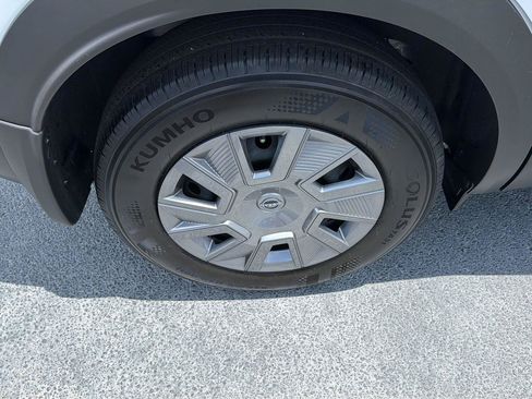 Used 2025 Nissan Kicks S FWD image 36