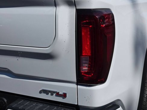 Used 2022 GMC Sierra 1500 AT4 w/ Technology Package AWD/4WD image 7