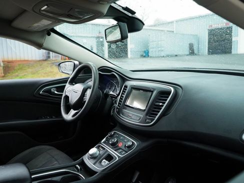 Used 2016 Chrysler 200 Limited image 33