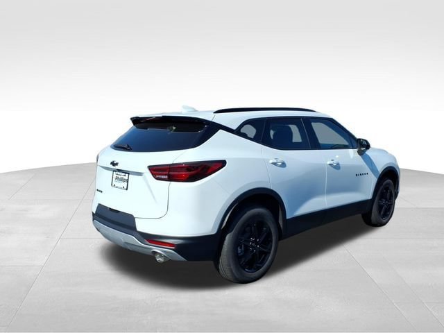 New 2026 Chevrolet Blazer LT w/ Midnight/Sport Edition FWD image 3