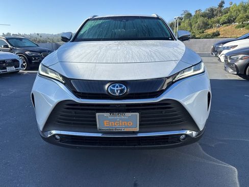 Used 2024 Toyota Venza Limited image 2