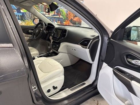 Used 2019 Jeep Cherokee Limited image 57