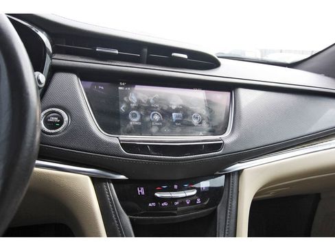 Used 2018 Cadillac XT5 FWD image 10