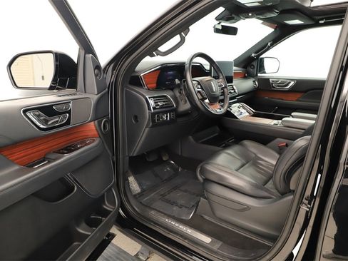 Used 2024 Lincoln Navigator Reserve image 14