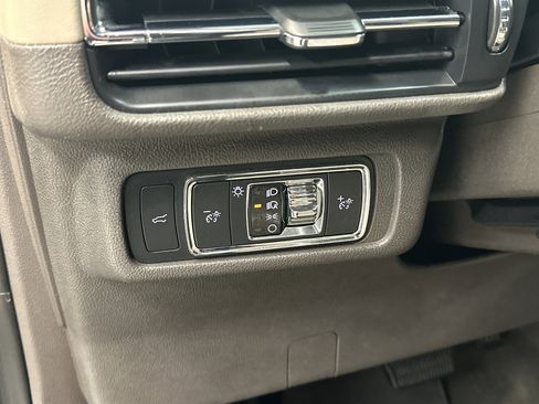 Used 2021 Lincoln Corsair AWD image 19