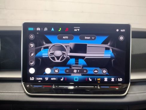 New 2025 Volkswagen Tiguan SE image 25