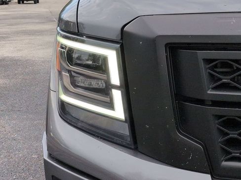 Used 2023 Nissan Titan PRO-4X w/ Pro-4x Convenience Package AWD/4WD image 9