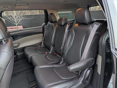 Used 2025 Kia Carnival LXS image 25