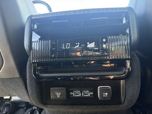 Used 2024 Jeep Wagoneer Series II AWD/4WD image 21