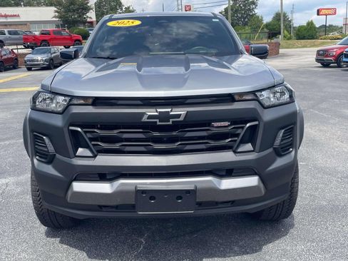 Used 2025 Chevrolet Colorado Trail Boss w/ Midnight Edition AWD/4WD image 8
