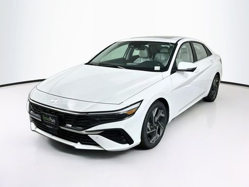Used 2024 Hyundai Elantra Limited FWD image 3