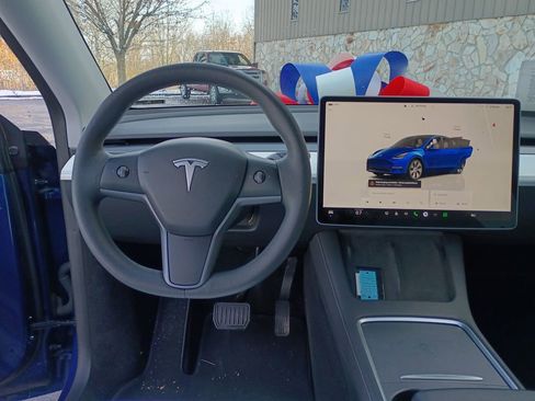 Used 2023 Tesla Model Y Long Range image 13