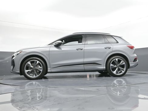 Used 2024 Audi Q4 e-tron Premium Plus image 25