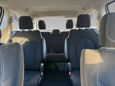 Used 2023 Chrysler Voyager LX image 2