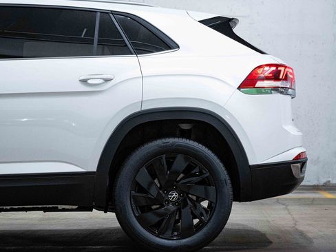 New 2026 Volkswagen Atlas Cross Sport SE image 4