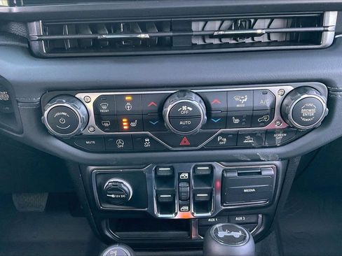 New 2026 Jeep Wrangler Unlimited Sahara AWD/4WD image 17