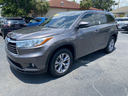 Used 2015 Toyota Highlander XLE image 1
