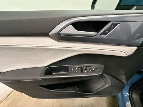 Certified 2025 Volkswagen Taos SEL AWD/4WD image 20