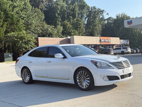 Used 2014 Hyundai Equus Signature RWD image 3
