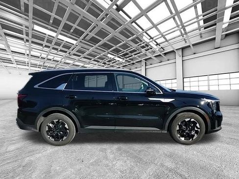 Certified 2025 Kia Sorento S image 2