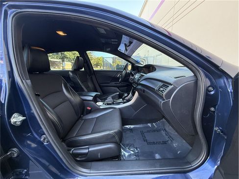 Used 2017 Honda Accord Sport image 14