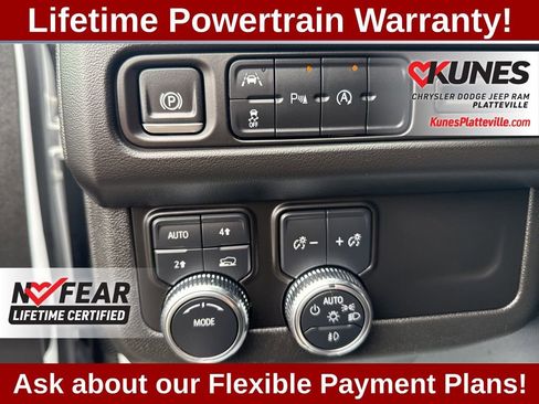 Used 2024 GMC Yukon SLT image 16